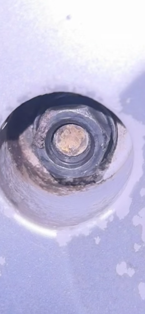 Volvo V40 estate (2003) lug nut key
