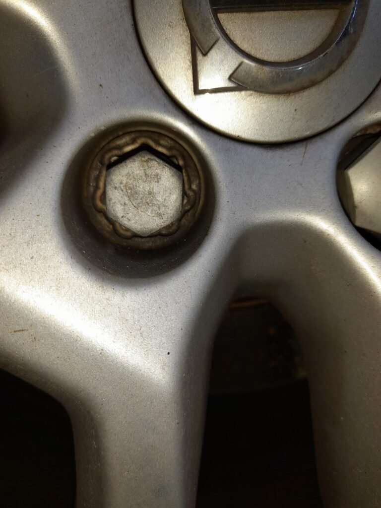 Volvo V40 T3 wheel lock key code