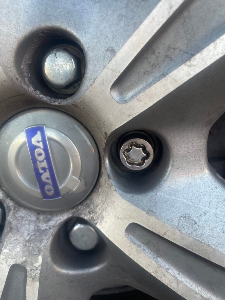 Volvo Xx90 wheel locking nut