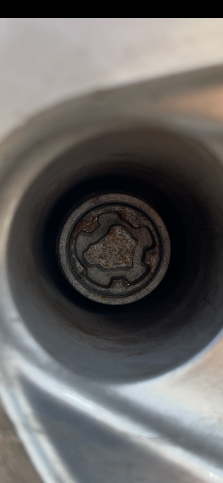 VW Touareg 2023 wheel locking nut key replacement