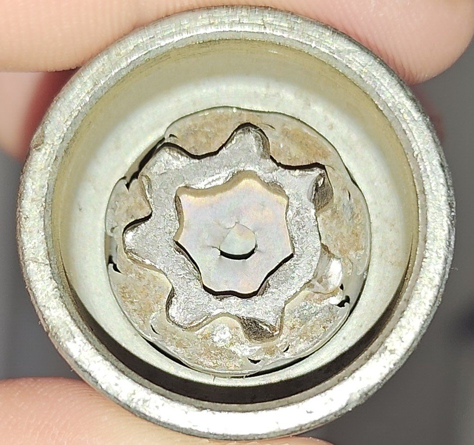 VW Touareg wheel locking nut key replacement