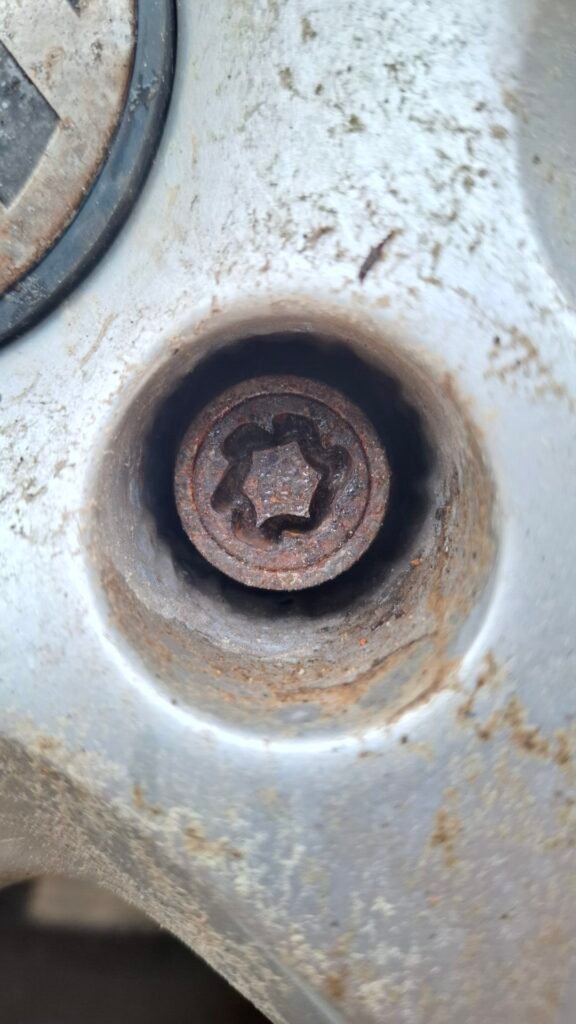 VW Touareg wheel locking nut key replacement