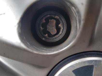 VW VW Passat B7 wheel locking nut key replacement