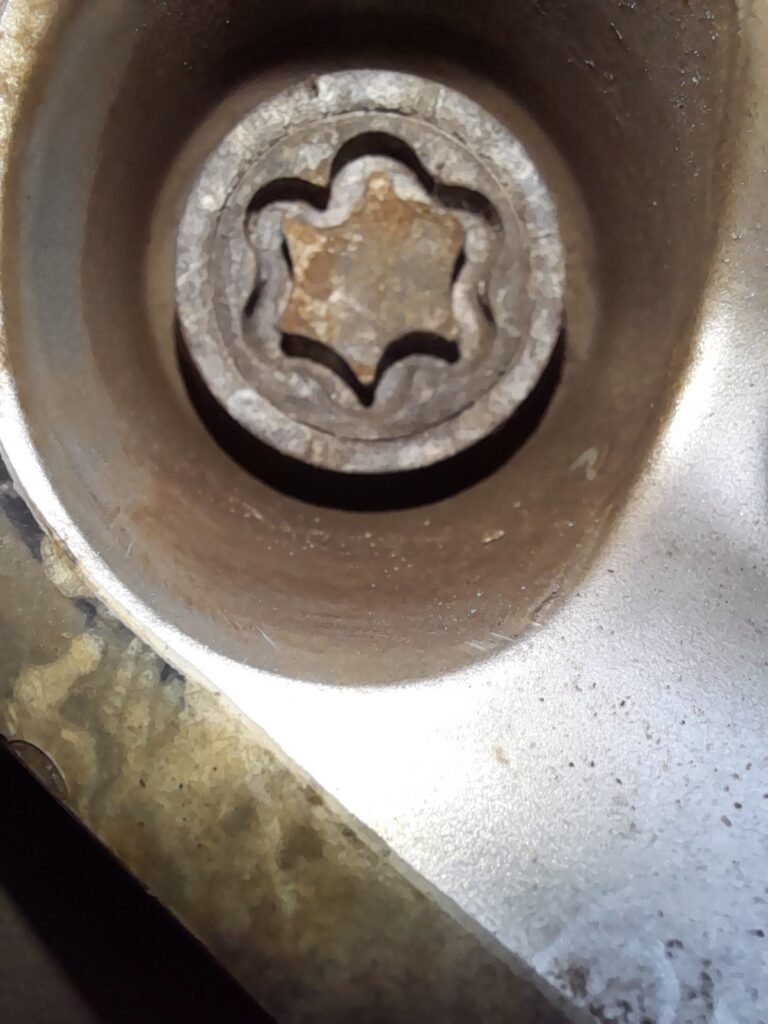 VW Passat Highline TDI Blue Tech locking wheel nut