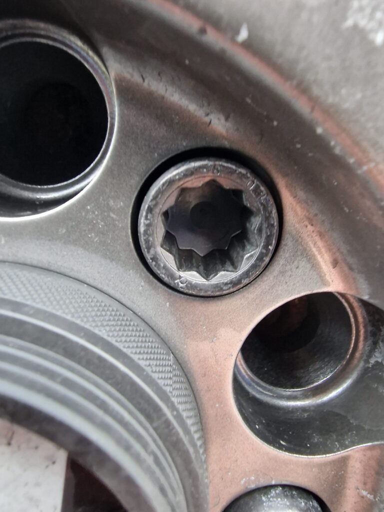 Vw Polo lug nut key