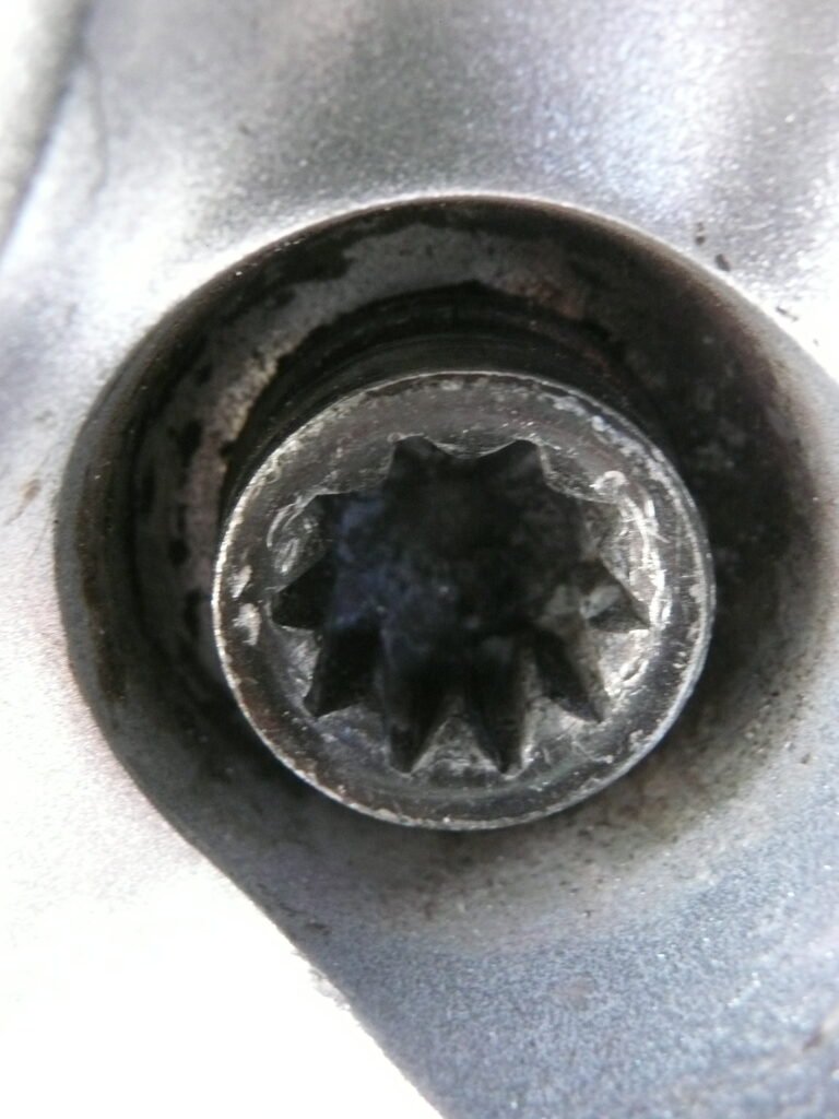 VW Polo Auto 5 door hatchback wheel nut key replacement